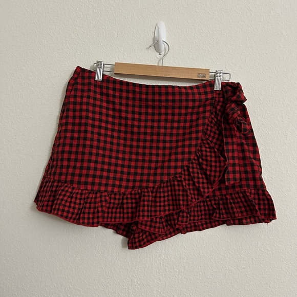 SHEIN Red and Black Plaid Mini Skirt - Picture 1 of 2